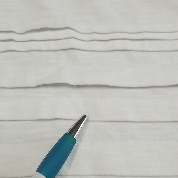 🎁5/$25 Liz Claiborne Shirt Womens Medium Ruffled Sleeveless Top White Gym - Picture 6 of 9